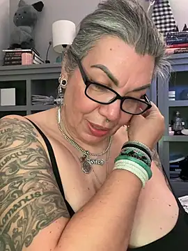 dieseldame1313 online show from 05/04/26, 04:52
