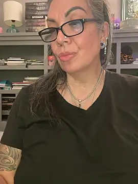 dieseldame1313 online show from 05/10/26, 01:11