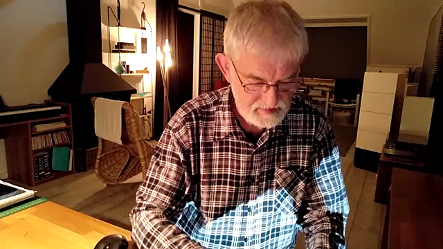 ewaldwillems99 online show from 11/24/25, 07:57