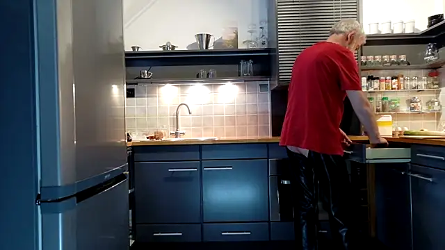 ewaldwillems99 online show from 12/05/25, 02:03