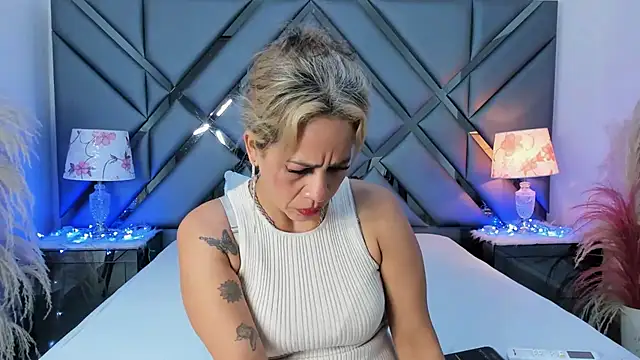 Alisson Milf online show from 01/18/26, 01:04