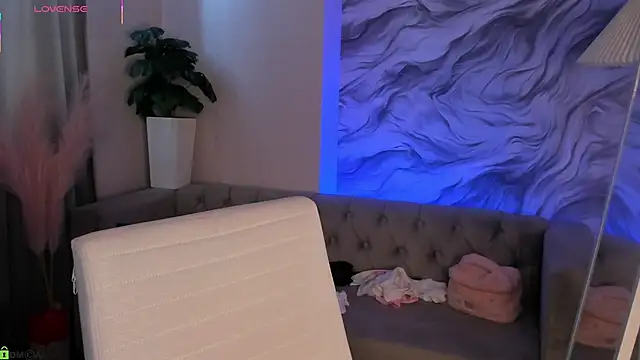 Aria Mila online show from 04/14/26, 03:12