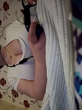 Snapshot of itsCuteTits chatting on 11/20/25, 08:52 itsCuteTits online show from 11/20/25, 08:52