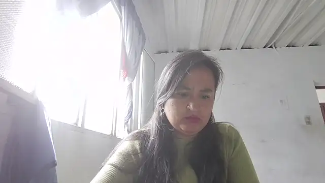 Snapshot of RosaPretty chatting on 10/10/25, 04:06 RosaPretty online show from 10/10/25, 04:06