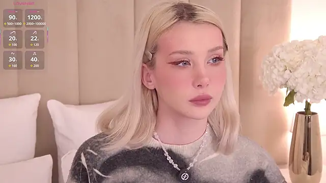 Nesolla online show from 09/19/25, 08:42