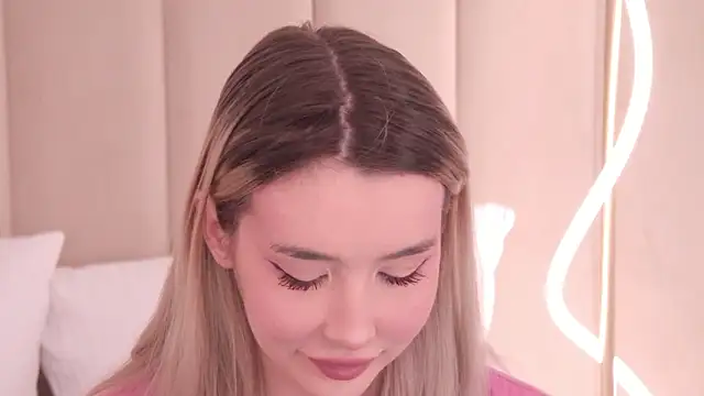 Nesolla online show from 02/02/26, 07:23