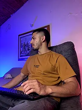 ArturoCardona  online show from 11/27/25, 12:18