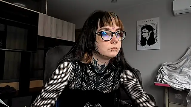 HighelikeGirl online show from 11/10/25, 07:18