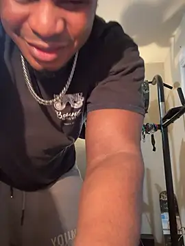 Snapshot of KeYBuMp323 chatting on 01/18/26, 03:43 KeYBuMp323 online show from 01/18/26, 03:43