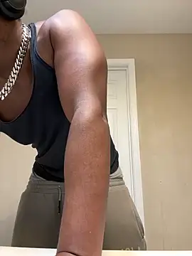 Snapshot of KeYBuMp323 chatting on 02/19/26, 05:09 KeYBuMp323 online show from 02/19/26, 05:09