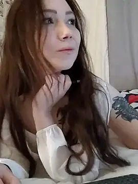 Snapshot of _San_Sara_ chatting on 11/14/25, 05:28 San Sara online show from 11/14/25, 05:28