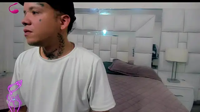 Dangerous couple  online show from 10/08/25, 03:04