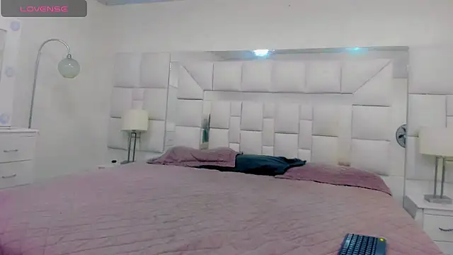 Dangerous couple  online show from 10/31/25, 06:31