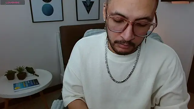 Snapshot of __Damian___ chatting on 09/12/25, 12:44 Damian online show from 09/12/25, 12:44