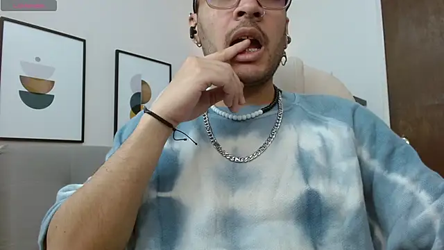 Snapshot of __Damian___ chatting on 11/08/25, 10:52 Damian online show from 11/08/25, 10:52