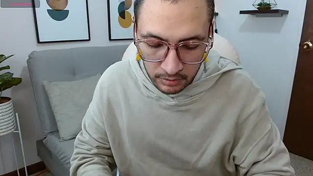 Snapshot of __Damian___ chatting on 11/11/25, 10:43 Damian online show from 11/11/25, 10:43