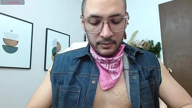 Snapshot of __Damian___ chatting on 11/25/25, 12:43 Damian online show from 11/25/25, 12:43