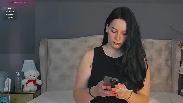 Leah Brooks online show from 09/19/25, 05:09