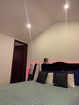 MiaAlarie online show from 10/04/25, 03:48