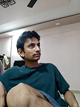 Snapshot of yung_cplz chatting on 09/13/25, 05:35 yung cplz online show from 09/13/25, 05:35