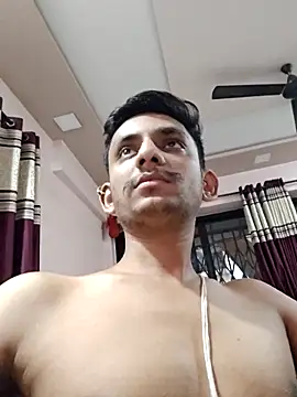 Snapshot of yung_cplz chatting on 10/13/25, 12:27 yung cplz online show from 10/13/25, 12:27