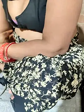 Snapshot of POOJACOUPLE chatting on 01/18/26, 08:40 POOJACOUPLE online show from 01/18/26, 08:40