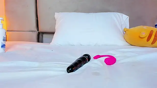 isabel sofiaa online show from 02/15/26, 07:51