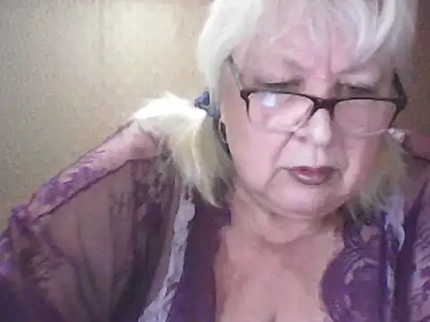 Alexia64231 online show from 05/06/26, 10:48