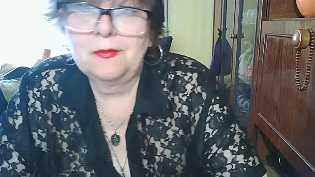 Snapshot of VeronicaGold511 chatting on 06/13/26, 08:01 VeronicaGold511 online show from 06/13/26, 08:01