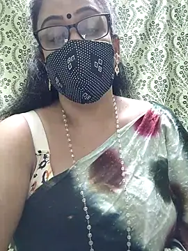 Snapshot of sweet-lotus chatting on 10/13/25, 04:07 sweet-lotus online show from 10/13/25, 04:07