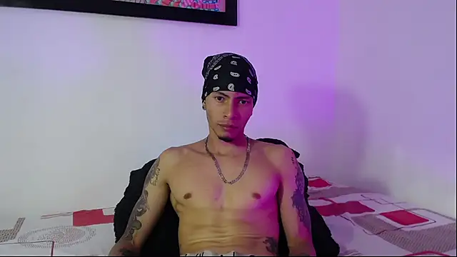 Snapshot of Daniel_laverde chatting on 09/14/25, 08:52 Daniel laverde online show from 09/14/25, 08:52