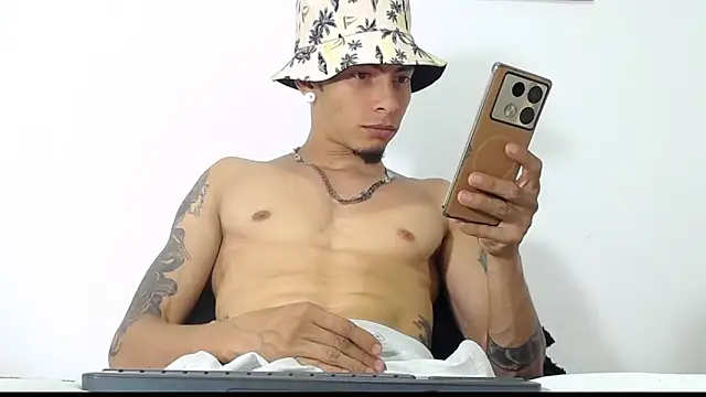 Snapshot of Daniel_laverde chatting on 10/28/25, 07:16 Daniel laverde online show from 10/28/25, 07:16