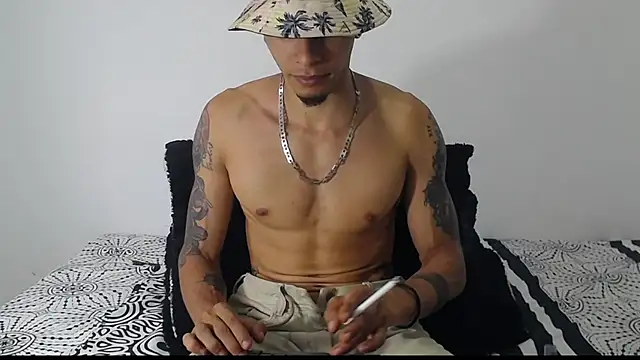 Snapshot of Daniel_laverde chatting on 11/06/25, 04:08 Daniel laverde online show from 11/06/25, 04:08