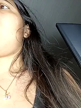 Snapshot of VioletaBliss1 chatting on 01/15/26, 12:21 VioletaBliss1 online show from 01/15/26, 12:21