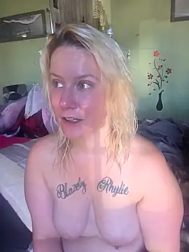 RhondaRump online show from 11/19/25, 04:29