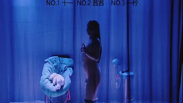 Snapshot of ERA_luoluo chatting on 09/19/25, 06:15 ERA luoluo online show from 09/19/25, 06:15