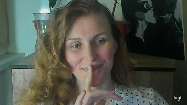 JuliaMuuun online show from 05/19/26, 08:48