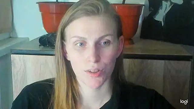 JuliaMuuun online show from 05/24/26, 09:09