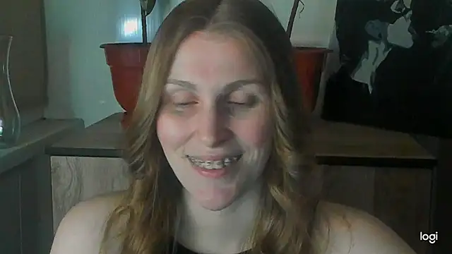 JuliaMuuun online show from 05/27/26, 07:11