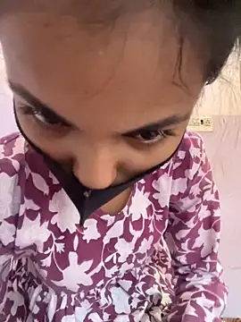 Snapshot of Sandhya_77 chatting on 09/19/25, 04:14 Sandhya 77 online show from 09/19/25, 04:14