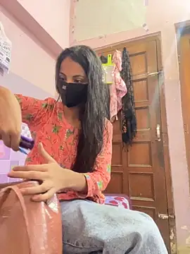 Snapshot of Sandhya_77 chatting on 10/11/25, 05:39 Sandhya 77 online show from 10/11/25, 05:39