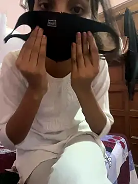 Snapshot of Sandhya_77 chatting on 10/14/25, 06:14 Sandhya 77 online show from 10/14/25, 06:14