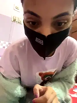 Snapshot of Sandhya_77 chatting on 11/02/25, 05:32 Sandhya 77 online show from 11/02/25, 05:32