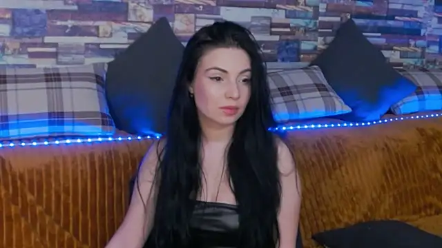 GrayLunna online show from 12/16/25, 05:23