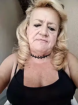 Snapshot of Belladama61 chatting on 09/21/25, 10:39 Belladama61 online show from 09/21/25, 10:39