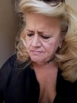 Snapshot of Belladama61 chatting on 09/23/25, 11:35 Belladama61 online show from 09/23/25, 11:35