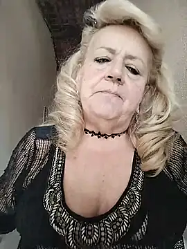 Snapshot of Belladama61 chatting on 09/27/25, 12:21 Belladama61 online show from 09/27/25, 12:21