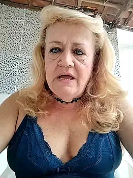 Snapshot of Belladama61 chatting on 11/21/25, 10:36 Belladama61 online show from 11/21/25, 10:36