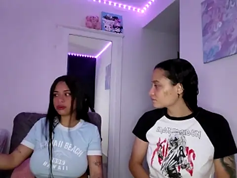 reina reina online show from 03/27/26, 04:40