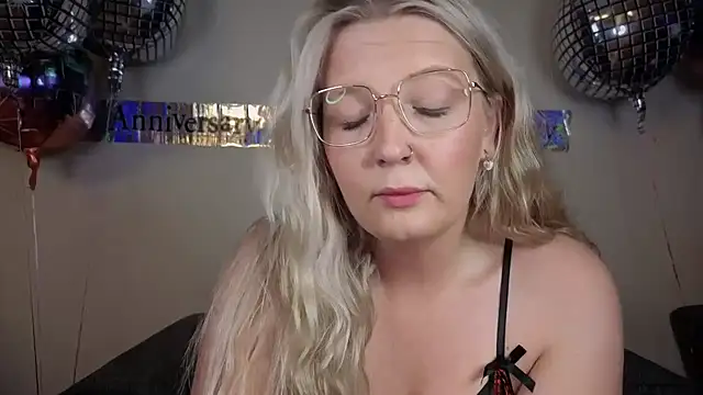 Snapshot of Daisyxoxo_ chatting on 09/20/25, 07:04 Daisyxoxo online show from 09/20/25, 07:04